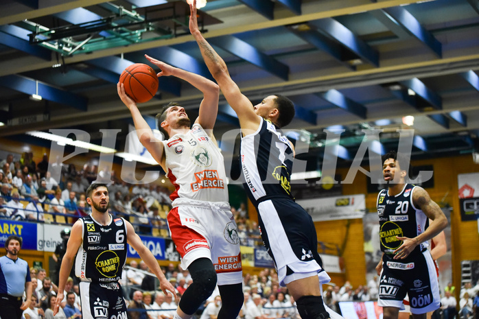 Win2Day Basketball Superliga 2022/23, Playoff,
Finale Spiel 1, Swans Gmunden vs BC Vienna,