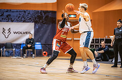 Basketball, Win2Day Superliga 2022/23, Grunddurchgang 15.Runde, Vienna Timberwolves, Arkadia Traiskirchen Lions, Davon Clare (0), Elias Wlasak (8)