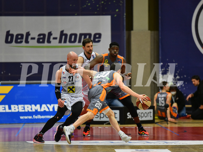 Basketball Superliga 2020/21, Grunddurchgang 18. Runde Flyers Wels vs. Klosterneuburg Dukes, Christian Von Fintel (27), Benedikt Danek (20)