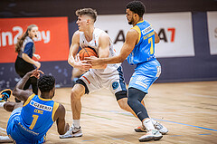 Basketball, Win2Day Superliga 2022/23, Grunddurchgang 22.Runde, Vienna Timberwolves, SKN St. Pölten Basketball, Jakob Lohr (12), Steven Kaltenbrunner (7)