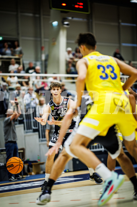 Basketball, Win2Day Superliga 2023/24, Grunddurchgang 4.Runde, SKN St. Pölten, Gmunden Swans, Jakob Lohr (12)
