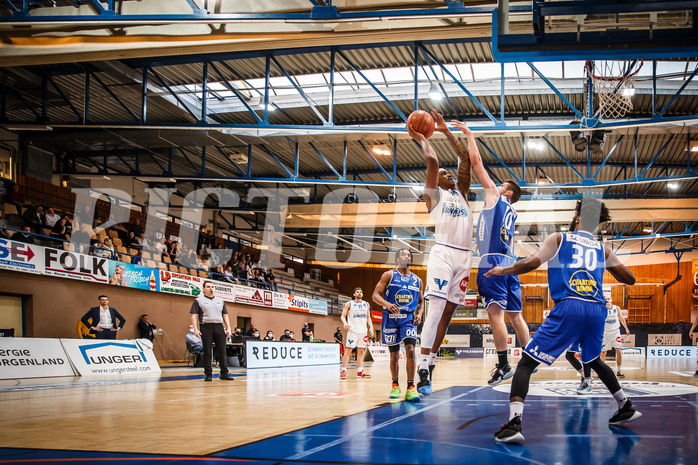 Basketball, bet-at-home Basketball Superliga 2021/22, Platzierungsrunde Spiel 1, Oberwart Gunners, Gmunden Swans, Rob Howard (5)