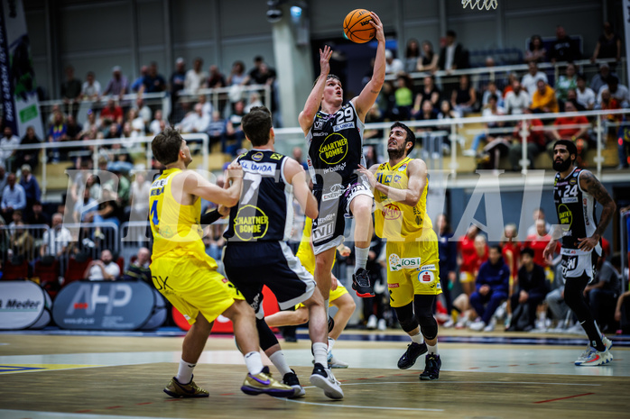 Basketball, Win2Day Superliga 2023/24, Grunddurchgang 4.Runde, SKN St. Pölten, Gmunden Swans, Orri Gunnarsson (29)