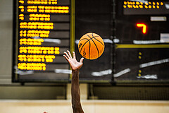 Basketball, Win2Day Superliga 2023/24, Grunddurchgang 16.Runde, SKN St. Pölten, Flyers Wels, Christopher Ferguson (20), Ajiroghene Ogemuno-Johnson (10)