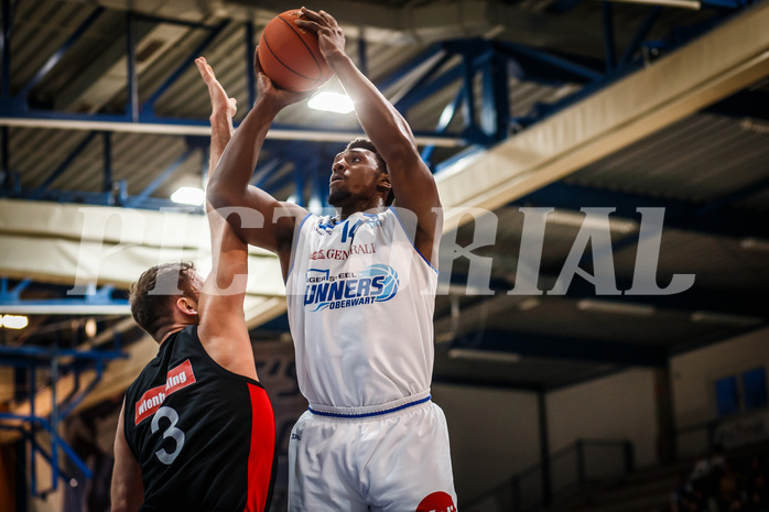 Basketball, bet-at-home Basketball Superliga 2021/22, Platzierungsrunde Spiel 10, Oberwart Gunners, BC GGMT Vienna, Emondre Rickman (14)