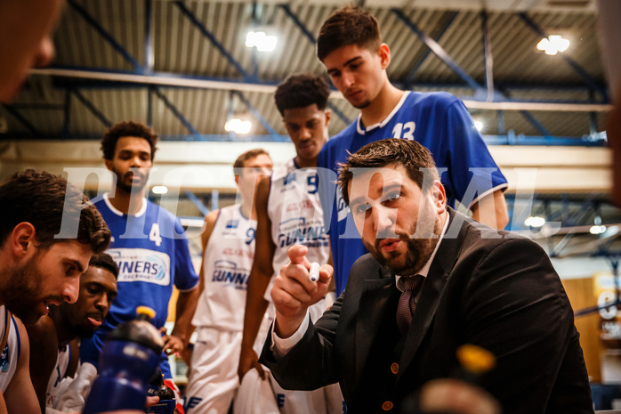 Basketball, bet-at-home Basketball Superliga 2021/22, Grunddurchgang Runde 8, Oberwart Gunners, Gmunden Swans, Horst Leitner (Coach)