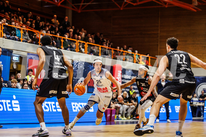 Basketball, win2day Basketball Superliga 2024/25, Grunddurchgang Runde 15, BBC Nord Dragonz, Kapfenberg Bulls, Lukas Hahn (25)