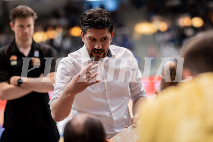 Basketball, Basketball Superliga 2022/23, Viertelfinale Spiel 1, Oberwart Gunners, Klosterneuburg Dukes, Damit Zeleznik (Coach)