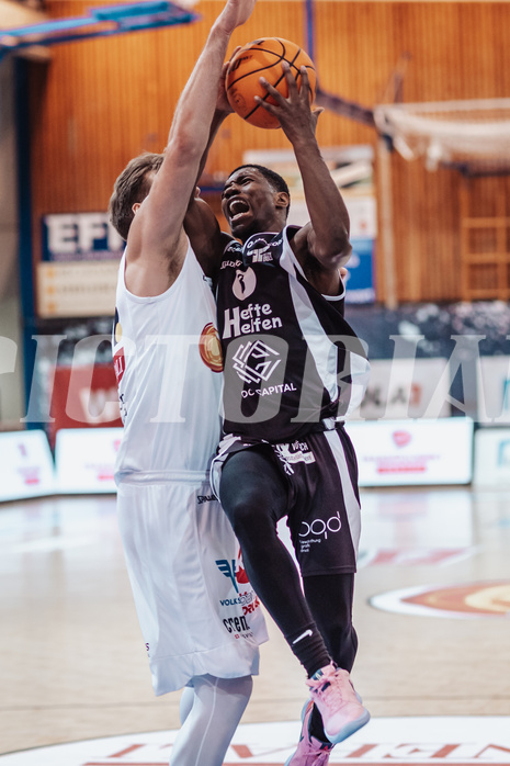 Basketball, Basketball Superliga 2023/24, Grundduchgang Runde 4., Oberwart Gunners, Kapfenberg Bulls, Daniel Koeppel (14), Rudi Williams (3)