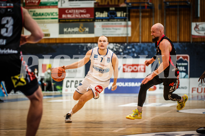 Basketball, bet-at-home Basketball Superliga 2021/22, Grunddurchgang Runde 9, Oberwart Gunners, Flyers Wels, Sebastian Käferle (7)