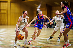 Basketball, Win2Day Basketball Damen Superliga 2024/25, Grunddurchgang 9.Runde, Basket Flames, UBSC-DBBC Graz, Franka Rödhammer (5), Lejla Meskic (11)