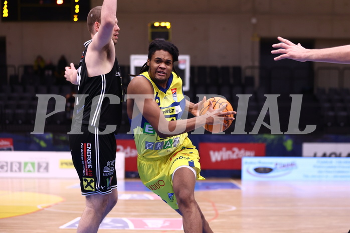 23.04.2024, Graz, Raiffeisen Sportpark Graz, Basketball Superliga 2023/24, Playoffs, Viertelfinale, Spiel 2, UBSC Raiffeisen Graz - Raiffeisen Flyers Wels 
