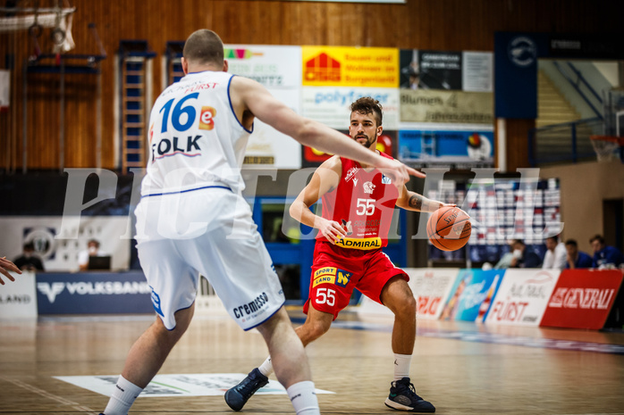 Basketball, bet-at-home Basketball Superliga 2021/22, Grunddurchgang Runde 10, Oberwart Gunners, Traiskirchen Lions, Oscar Schmit (55)