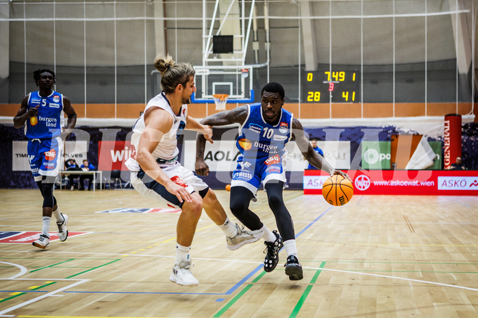 Basketball, Win2Day Superliga 2023/24, Grunddurchgang 3.Runde, Vienna Timberwolves, Oberwart Gunners, Moritz Lanegger (21), Tre'vion Lamar (10)