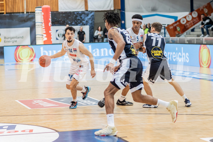 Basketball, Basketball Superliga 2022/23, 1. Platzierungsrunde, Oberwart Gunners, Gmunden Swans, Derek Hanes (14), Rob Howard (5), Lukas Schartm