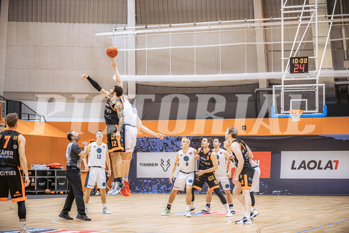 Basketball, Win2Day Superliga 2022/23, Grunddurchgang 11.Runde, Vienna Timberwolves, CITIES Panthers Fürstenfeld, Jaylen Butz (12), Chris Vogt (33)