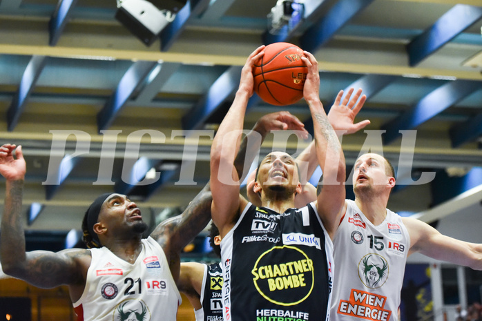 Win2Day Basketball Superliga 2022/23, Playoff,
Finale Spiel 1, Swans Gmunden vs BC Vienna,