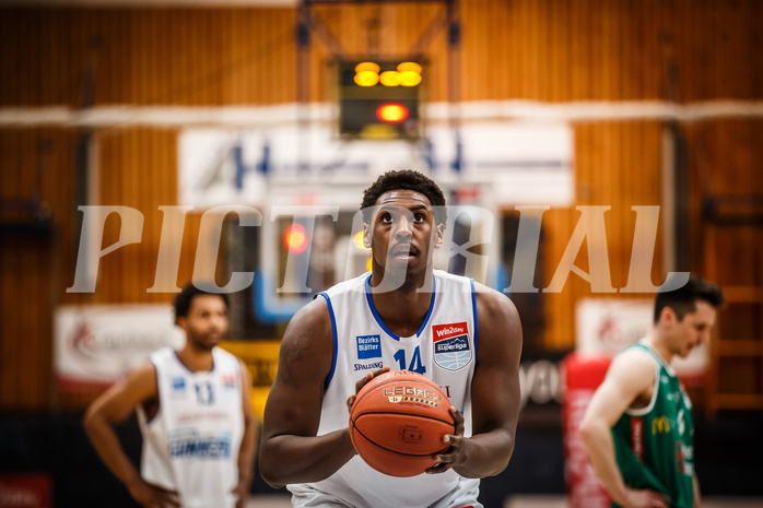 Basketball, bet-at-home Basketball Superliga 2021/22, Playoffs, Viertelfinale Spiel 3, Oberwart Gunners, Kapfenberg Bulls, Emondre Rickman (14)