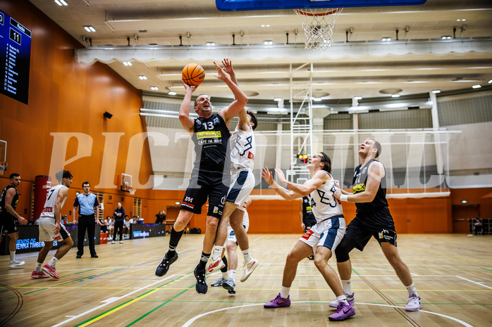 Basketball, Basketball Zweite Liga 2024/25, Grunddurchgang 11.Runde, Vienna Timberwolves, Mattersburg Rocks, Corey Hallett (13), Jakob Konzet (5)