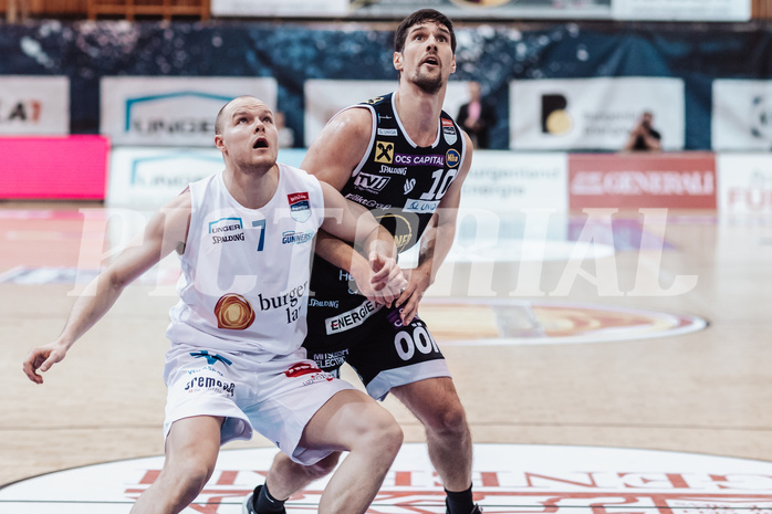 Basketball, Basketball Superliga 2023/24, Grunddurchgang 19.Runde, Oberwart Gunners, Gmunden Swans, Sebastian Kaeferle (7), Toni Blazan (10) Basketball, Basketball Superliga 2023/24, Grunddurchgang 19.Runde, Oberwart Gunners, Gmunden Swans, Sebastian Kaeferle (7), Toni Blazan (10)