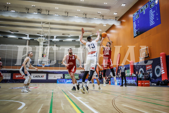 Basketball, Win2Day Superliga 2023/24, Grunddurchgang 17.Runde, Vienna Timberwolves, BC Vienna, Ziga Fifolt (13), Bogic Vujosevic (5)