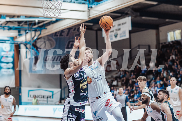 Basketball, Basketball Superliga 2023/24 , VF 2, Oberwart Gunners, Gmunden Swans, Patrick Emilien (15), Daniel Koeppel (14)