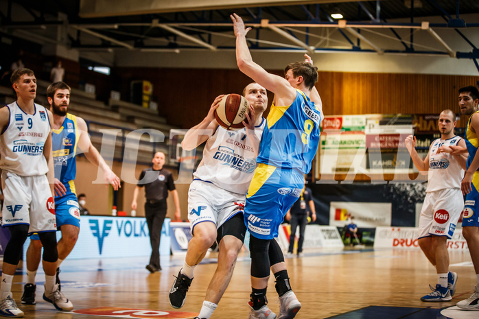 Basketball, bet-at-home Basketball Superliga 2020/21, Viertelfinale Spiel 3, Oberwart Gunners, SKN St. Pölten, Sebastian Käferle (7)