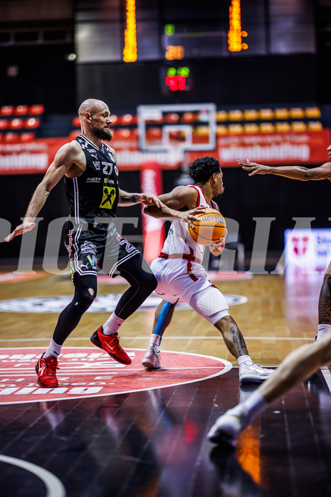 Basketball, Win2Day Superliga 2024/25, Grunddurchgang 17.Runde, BC Vienna, Flyers Wels, Christian Von Fintel (27), Zac Owens (2)