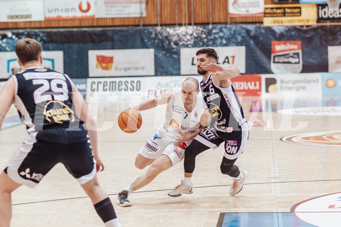 Basketball, Basketball Superliga 2023/24 , VF 2, Oberwart Gunners, Gmunden Swans, Sebastian Kaeferle (7), Daniel Friedrich (6)