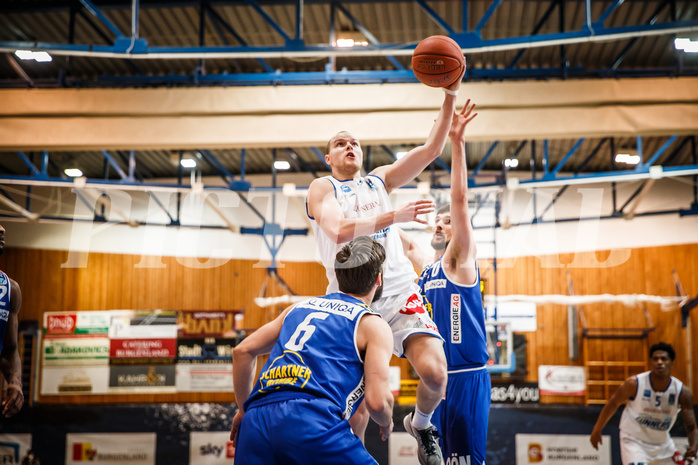 Basketball, bet-at-home Basketball Superliga 2021/22, Grunddurchgang Runde 8, Oberwart Gunners, Gmunden Swans, Sebastian Käferle (7)