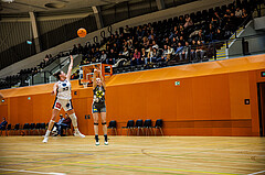 Basketball, Win2Day Basketball Damen Superliga 2024/25, Grunddurchgang 9.Runde, Vienna Timberwolves, Klosterneuburg Duchess, Lea Feitl (33), Sina Höllerl (6)