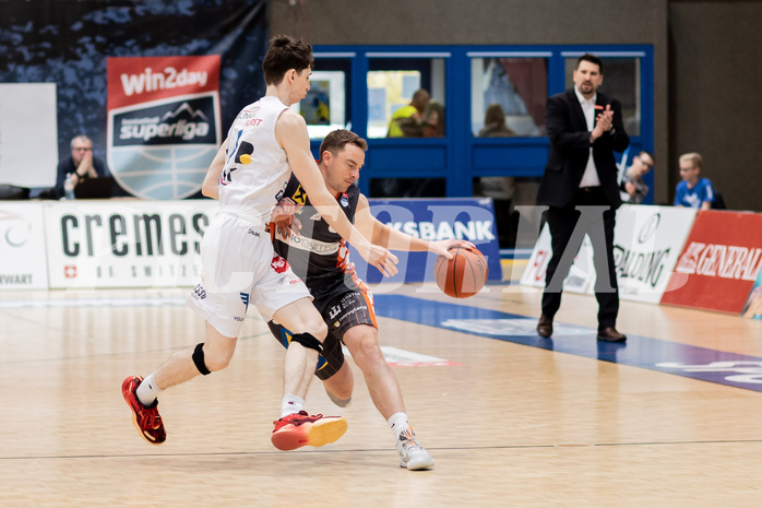 Basketball, Basketball Superliga 2022/23, Platzierungsrunde 10, Oberwart Gunners, Klosterneuburg Dukes, Jonathan Wess (4), Clemens Leydolf (9)