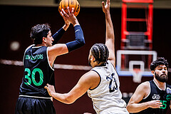 Basketball, Basketball Zweite Liga 2023/24, Grunddurchgang 17.Runde, Basket Flames, Union Deutsch Wagram Alligators, Marko Kolaric (30), Dennis Ugodi (23)