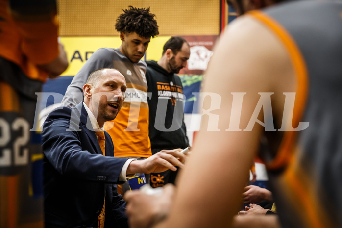 Basketball, bet-at-home Basketball Superliga 2021/22, Grunddurchgang18.Runde, Traiskirchen Lions, Klosterneuburg Dukes, Christopher O´Shea (Head Coach)