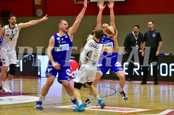 Basketball Superliga 2020/21, Grunddurchgang 13. Runde Flyers Wels vs. Oberwart, Davor Lamesic (7), Renato Poljak (16), Jan Raszdevsek (4), Sebastian Käferle (7),