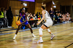 Basketball, Win2Day Basketball Damen Superliga 2024/25, Grunddurchgang 9.Runde, Basket Flames, UBSC-DBBC Graz, Dierry Sow (6), Clara Kronfuß (16)