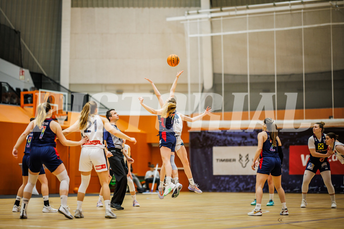 Basketball, Win2Day Basketball Damen Superliga 2023/24, Grunddurchgang 14.Runde, Vienna Timberwolves, SKN St. Pölten, Bettina Kunz (71), Melanie Fischer (14)