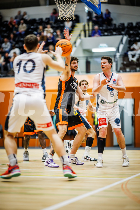 Basketball, Win2Day Superliga 2023/24, 1. Qualifikationsrunde, Vienna Timberwolves, Fürstenfeld Panthers, Phil Steffens (15), Philipp D'Angelo (9)