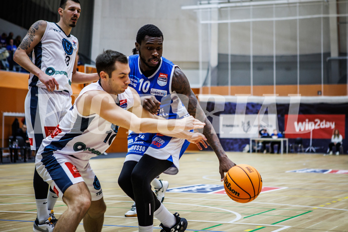 Basketball, Win2Day Superliga 2023/24, Grunddurchgang 3.Runde, Vienna Timberwolves, Oberwart Gunners, Jakob Szkutta (10), Tre'vion Lamar (10)