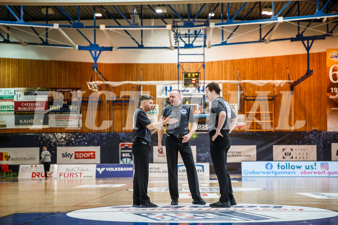 Basketball, bet-at-home Basketball Superliga 2020/21, Grunddurchgang, 12. Runde, Oberwart Gunners, UBSC Graz, Refrees