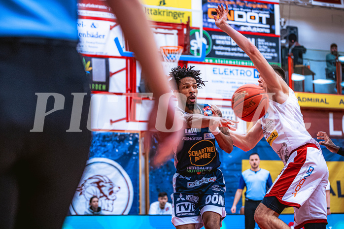 Basketball, Win2Day Superliga 2022/23, Grunddurchgang 18.Runde, Arkadia Traiskirchen Lions, OCS Swans Gmunden, Urald King (20)