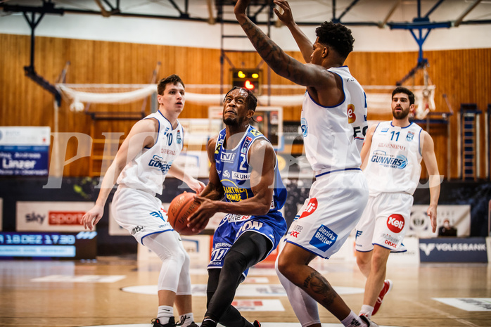 Basketball, bet-at-home Basketball Superliga 2021/22, Grunddurchgang Runde 8, Oberwart Gunners, Gmunden Swans, Cederic Anders (2)