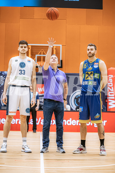 Basketball, Win2Day Superliga 2022/23, 6. Qualifikationsrunde, Vienna Timberwolves, UBSC Graz, Chris Vogt (33), Tanner Giddings (15)
