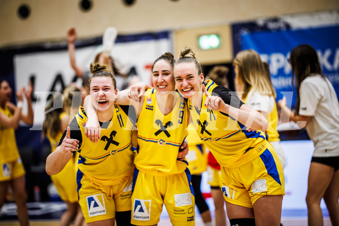 Basketball, Win2Day Basketball Damen Superliga 2023/24, Playoff, Finale Spiel 3, SKN St. Pölten, UBI Graz, SKN St. Pölten, feiern