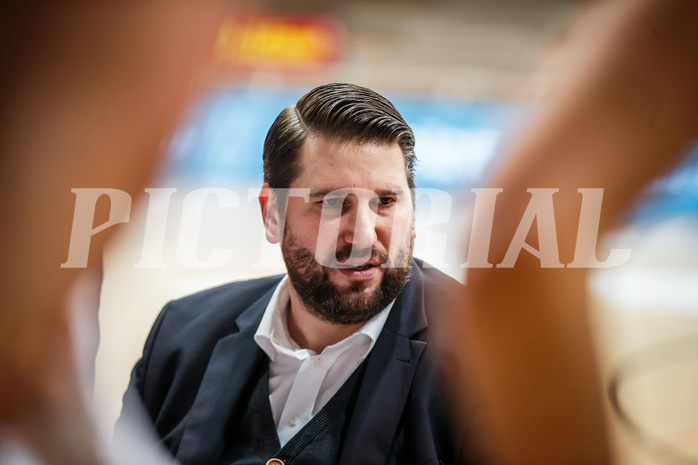 Basketball, bet-at-home Basketball Superliga 2020/21, Grunddurchgang 6. Runde, Oberwart Gunners, St. Pölten, Horst Leitner (Coach) Basketball, bet-at-home Basketball Superliga 2020/21, Grunddurchgang 6. Runde, Oberwart Gunners, St. Pölten, Horst Leitner (Coach)