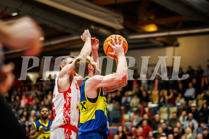 Basketball, win2day Basketball Superliga 2024/25, Grunddurchgang 18.Runde, Traiskirchen Lions, UBSC Graz, Cooper Robb (3)