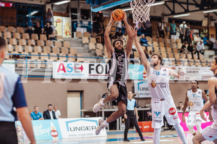 Basketball, Basketball Superliga 2023/24, Grundduchgang Runde 4., Oberwart Gunners, Kapfenberg Bulls, Johnny McCants (23), Daniel Koeppel (14)