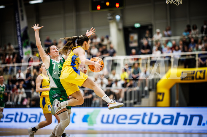 Basketball, Win2Day Basketball Damen Superliga 2023/24, Playoff, Finale Spiel 3, SKN St. Pölten, UBI Graz, Simone Schwarzinger (7), Anna Kolyandrova (2)