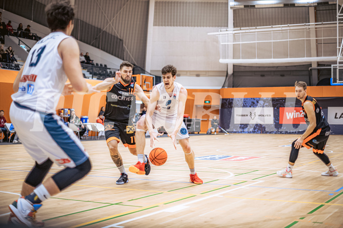 Basketball, Win2Day Superliga 2022/23, Grunddurchgang 11.Runde, Vienna Timberwolves, CITIES Panthers Fürstenfeld, Roland Reinelt (11), Chris Vogt (33)