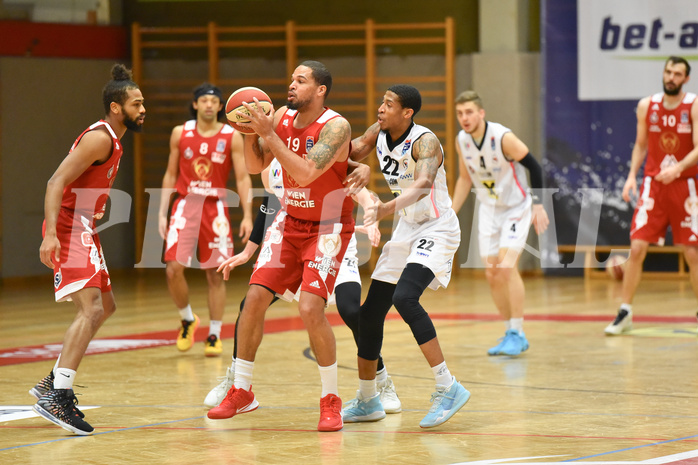 Basketball Superliga 2020/21, Grunddurchgang 8. Runde Flyers Wels vs. BC Vienna, Jason Detrick (19),Jarvis Ray (22),

